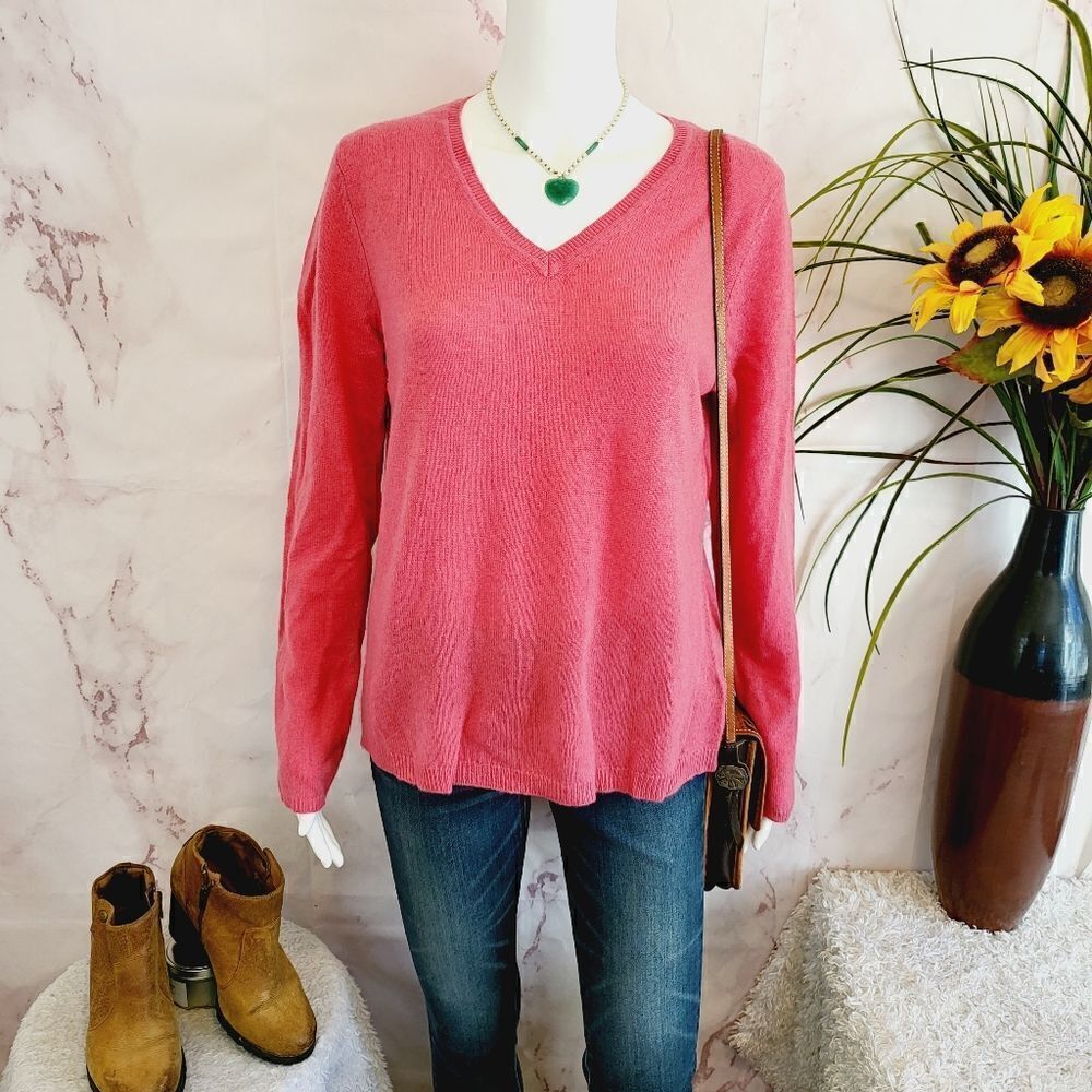 Tahari 100% cashmere pink v neck sweater
